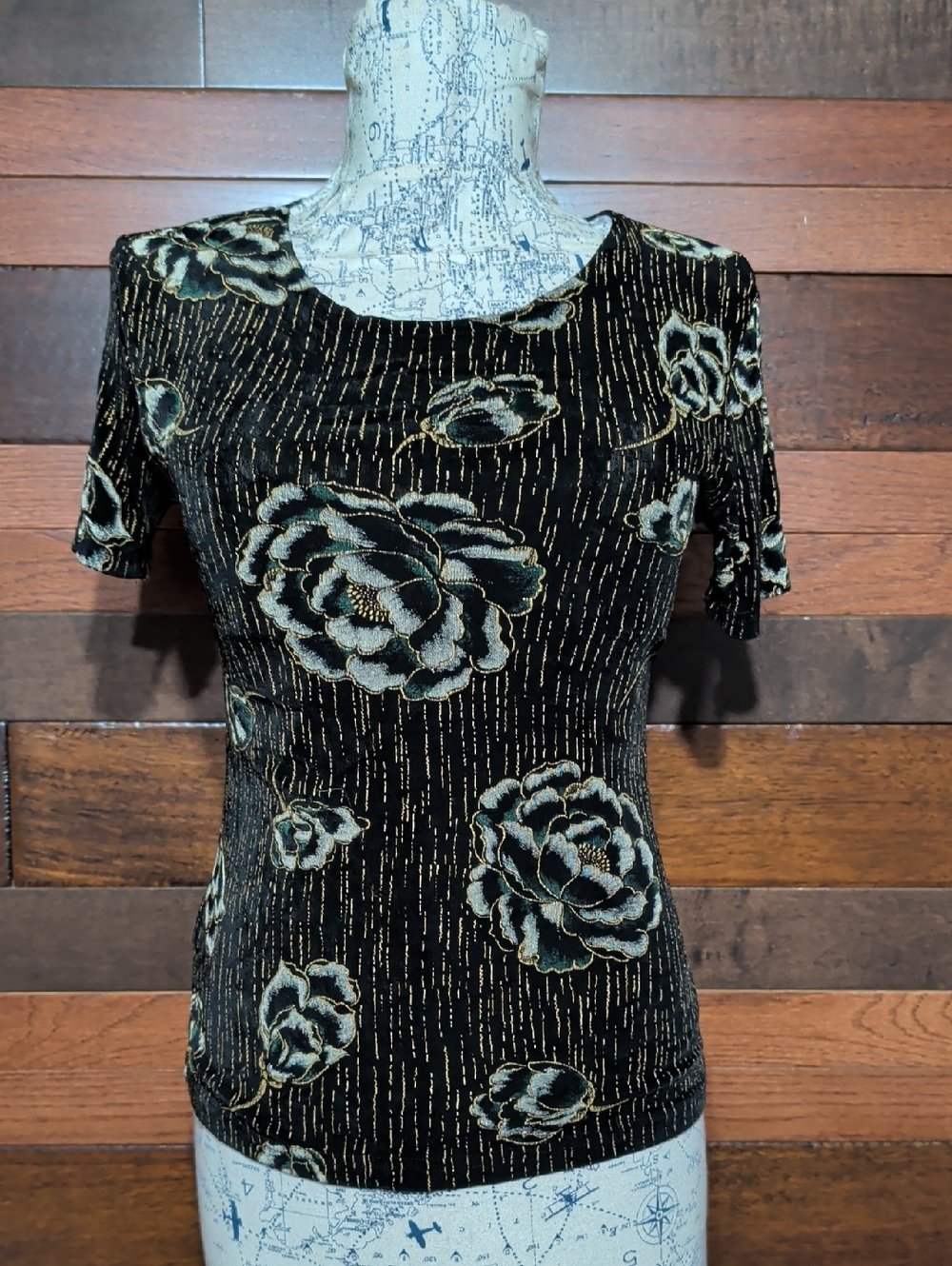 Vintage DCI Women’s Black Floral Short-Sleeve Top with Metallic Detail